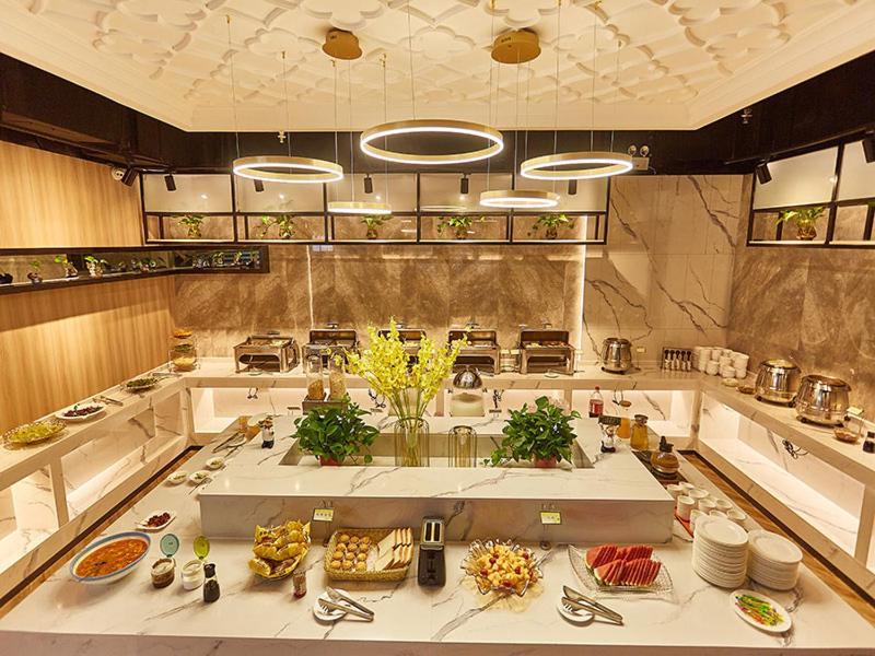 Vienna Hotel Nanyang People Road Esterno foto