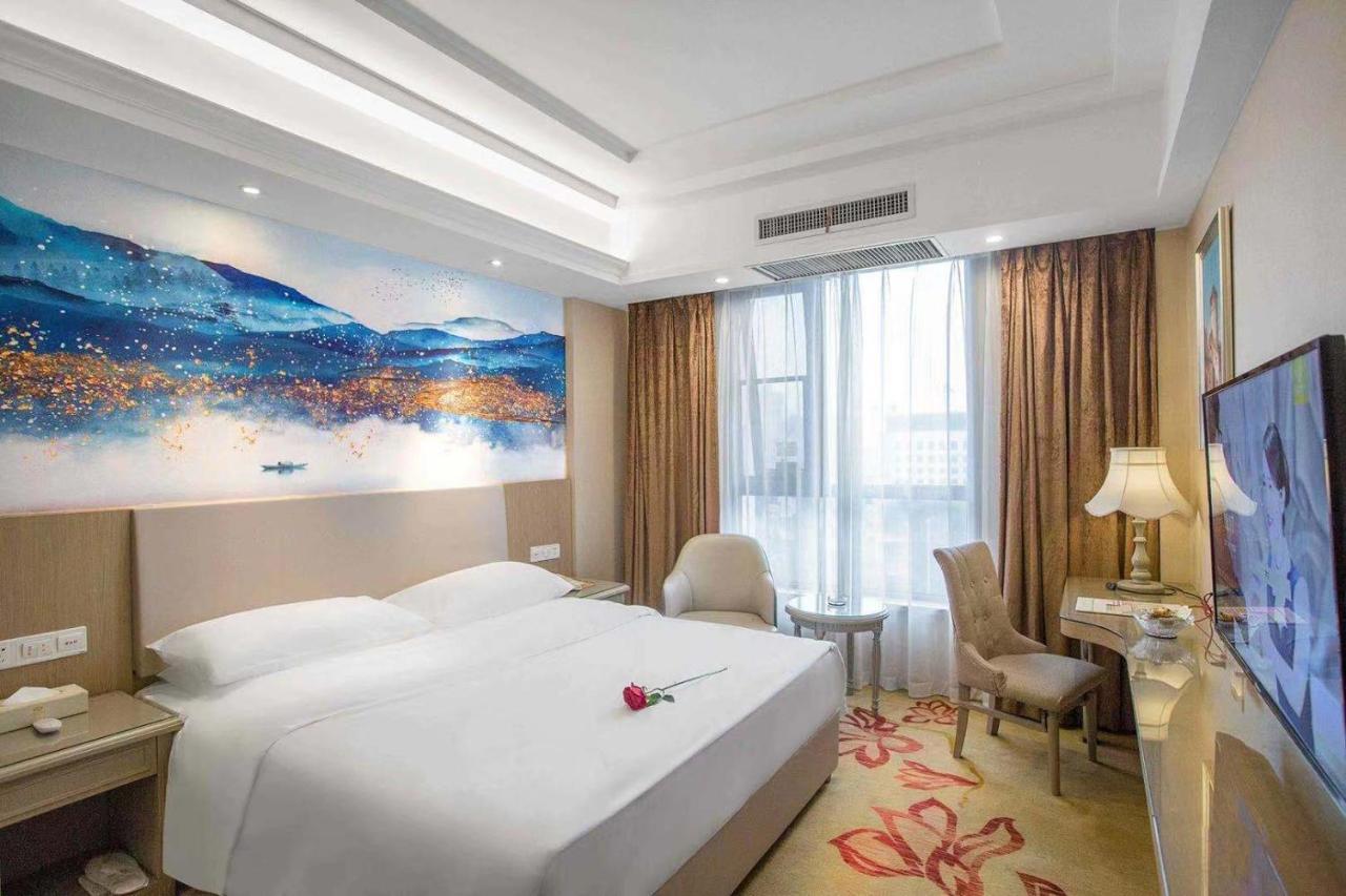 Vienna Hotel Nanyang People Road Esterno foto