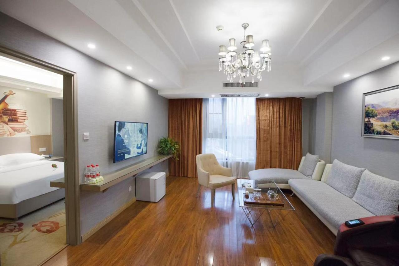 Vienna Hotel Nanyang People Road Esterno foto