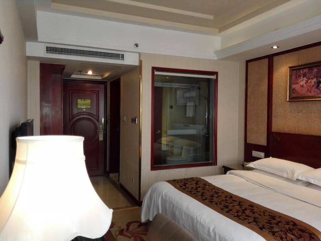 Vienna Hotel Nanyang People Road Esterno foto